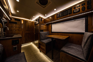 Autocaravana de Lujo F550 de Fibra de Vidrio y Camioneta 4x4 para Acampar y Viajar al Aire Libre en <span class=keywords><strong>Venta</strong></span> - Product Image 5
