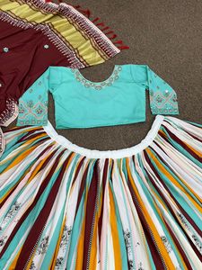 พระราชส่งออกนำเสนอชุดแฟนซีปาร์ตี้พิมพ์ Dital และงานกระจกจริงกับผ้าไหมเมจิก Patta Lahangha Choli กับ Duptta - Product Image 4