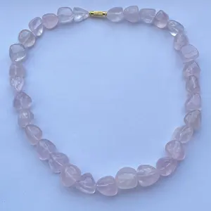 Đá màu hồng tự nhiên Rose Quartz mịn Tumble đá quý cực kỳ tốt đính cườm Vòng cổ trang sức bán buôn nhà sản xuất Mua trực tuyến