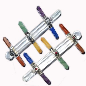 Achetez en ligne des baguettes de guérison en quartz cristal pour chakras : Baguettes de guérison en quartz cristal pour chakras en vente - Product Image 1