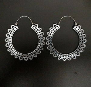 Boucles d'oreilles en métal couleur argent pour femmes - Product Image 2