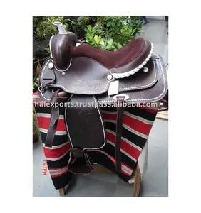 手彫りと毛皮のクッションパッドを備えた100% 純粋なインドの革の最高品質の馬のウエスタンサドル