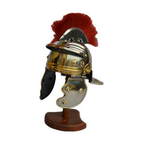 Casco de Metal de Hierro de Diseño Antiguo con Acabado Plateado de Alto Brillo - Product Image 3