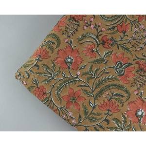 Tissu en coton imprimé bloc à la main indien Matériau de fabrication de robes d'été léger et biologique pour chemises, sacs, couvertures, jouets pour garçons - Product Image 1