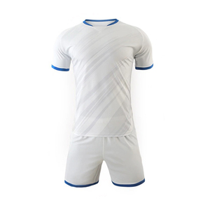 Uniformes de fútbol personalizados de alta calidad para adultos, kit de equipo de poliéster verde con estilo duradero con impresión de nombre, nuevos conjuntos de tendencia - Product Image 5