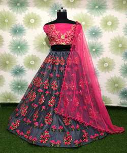 Diseñador pesado indio nupcial Color rojo Lehenga Choli con blusa sin costuras bordado trabajo ropa de boda en Ropa Étnica - Product Image 3