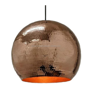 Lámpara colgante de metal dorado Lámpara estándar de lujo única de alta calidad a la venta Aspecto simple y real a los mejores precios - Product Image 2