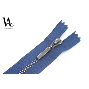 Fermeture éclair personnalisée, no. 5/#8, métal laiton, glissades à verrouillage automatique pour manteau en cuir et veste courte et de Knight - Product Image 1