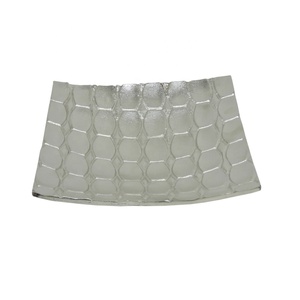 Juego de bandejas cuadradas de diseñador en relieve de plata elegante de alta calidad de 2 bandejas de servicio de Metal hechas a mano para uso decorativo en el hogar y el Hotel - Product Image 6