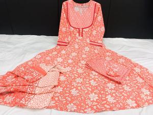 Vêtements de cérémonie à la mode coton rayonne Long Kurtis pour filles filles indiennes porter Readymade bas prix en gros Alphanumero - Product Image 2