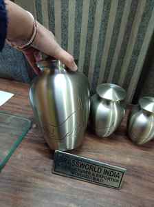 Urna de perro de latón para suministros funerarios de cremación de mascotas - Product Image 3