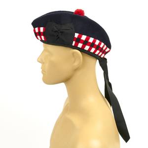THISTLE ROSE ENTERPRISES Gorra GLENGARRY Escocesa de Invierno, Lana Negra con Detalles Rojos y Blancos - Product Image 1