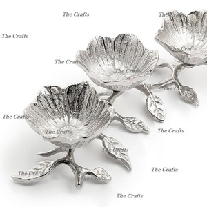 Juego de Tres Tazones Decorativos de Aluminio Plateado, Diseño de Primera Calidad, para Servir en la Mesa - Product Image 2