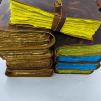 Haute Qualité En Cuir Véritable Journal Deckle Papiers 120 Page B5 Taille Bleu Jaune Couleur Marron Relié À La Main Fil Cousu