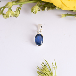 Piedra preciosa natural de cianita genuina Plata de Ley 925 Colgante de diseño hecho a mano Colgante de moda Chapado en plata para unisex. - Product Image 1