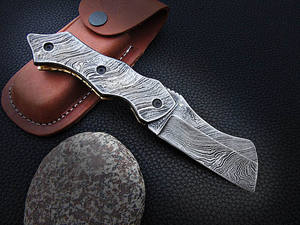 Couteau de poche pliant fait à la main en acier damas personnalisé de qualité bricolage utilisation extérieure avec gaine en cuir fin Support OEM - Product Image 5
