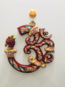 Ican — décoration murale avec paon Om vasu, décoration murale suspendue de maison, symbole OM peint indien, pour porte d'entrée - Product Image 3