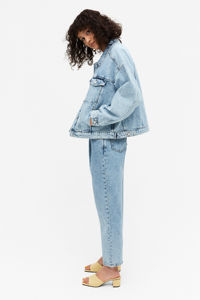 Chaqueta vaquera de gran tamaño personalizada para mujer, ropa teñida, transpirable, ecológica, con decoración bordada y botones de latón - Product Image 6