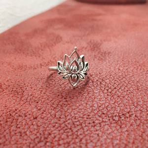 Bague unisexe à la mode de style lotus véritable bague en argent sterling 925 faite à la main - Product Image 3