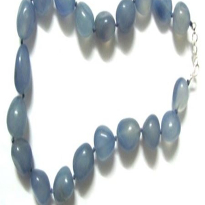 Vente en ligne de Calcydonie sculptée en onyx Collier en agate pour femme - Product Image 1