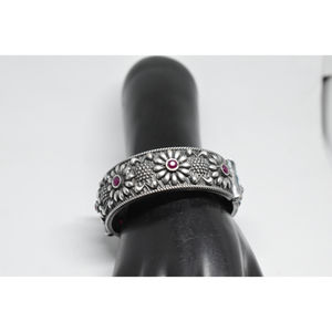 Pulsera de latón de alta calidad hecha a mano para niñas y mujeres, pulsera de plata de última moda con apariencia occidental abierta - Product Image 1