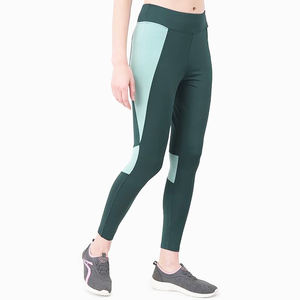 Pantalones de Yoga para mujer, Capri de Color sólido con diseño de retales, Legging de Fitness con logotipo personalizado, precio al por mayor, novedad de 2022 - Product Image 2
