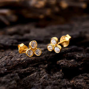 Trendy 925 Sterling Silver 18K Gold Plated Pendientes de tuerca hechos a mano para mujer Cubic Zircon Micro Pave Gemstone Pearl Diamond - Product Image 2