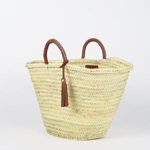 Panier de marché en paille magnifiquement fait main avec de courtes poignées en cuir TAN et pompon - Product Image 1
