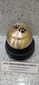 Laiton doré de Brassworld India avec urne pour animaux de compagnie Odyssey en PET noir PAW Print-Fournitures funéraires de qualité supérieure - Product Image 5