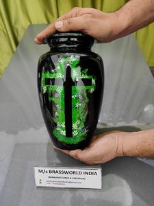 Aluminio Negro con flor blanca Pintado a mano Adulto Cremación Urna Brassworld India Suministros funerarios - Product Image 4