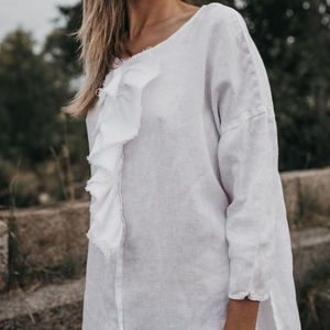 เดรสผ้าลินินสีขาวทรงเข้ารูป คอวี แขนยาว ความยาวระดับเข่า ดีไซน์ทันสมัยอินเทรนด์ปี 2026 สำหรับผู้หญิง - Product Image 1