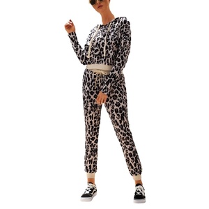 Survêtements personnalisés à la mode pour l'automne et l'hiver avec manteau imprimé pour femmes Costume de sport à manches longues pour femmes Survêtement de jogging de haute qualité - Product Image 2