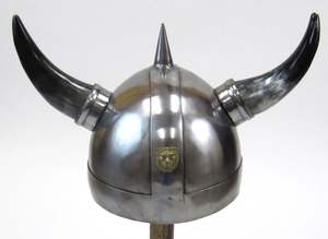 หมวกเกราะพร้อมเขาควาย หมวกเหล็กแบบสวมใส่ได้ มีกระบังหน้าแบบเหล็ก หมวกบาร์บูตโบราณ ราคาสมเหตุสมผล - Product Image 2