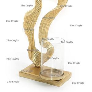 Bougeoir au design unique avec cheminée en verre en aluminium couleur or pour décor de salon - Product Image 2