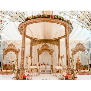 Elegante Mandap de Madera para Bodas con Tres Pilares, Compre un Mandap para Ceremonia de Boda, Exclusivo Conjunto de Mandap de Madera Decorativo, Suiza - Product Image 1