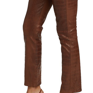 Pantalones profesionales de cuero para motocicleta para hombre, diseñados con estilo para la máxima funcionalidad, comodidad y detalle de logotipo personalizado - Product Image 5