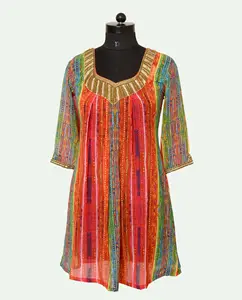 2023 뜨거운 판매 디지털 인쇄 페르시 neckline 캐주얼 드레스 제조 업체 및 인도 공급 업체