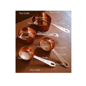 Ensemble de quatre tasses à mesurer en cuivre de différentes tailles avec un ensemble de tasses à mesurer de qualité supérieure à prix imbattable - Product Image 1