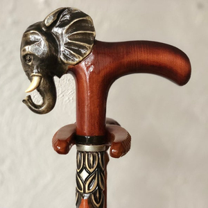 Élégant bâton de marche sculpté à la main en forme d'éléphant - Product Image 1