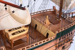 Maquette de bateau en bois artisanale Batavia XXL 120 cm, réplique peinte avec support de présentation, décoration nautique pour la maison ou le bureau, en cèdre - Product Image 3