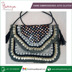 Bolso de Mano de Yute Hecho a Mano con Patrón de Monedas Bordado Tradicional y Decoración de Cuentas para Uso Nocturno - Product Image 4