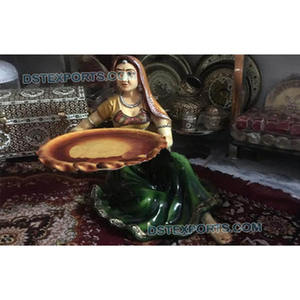 Statue de dame Rajasthani, décoration en Fiber, pour l'entrée de mariage - Product Image 1