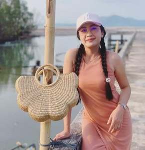 กระเป๋าถือสานจากผักตบชวาสไตล์เวียดนามสำหรับผู้หญิง พร้อมหูหิ้ว ขายส่งกระเป๋าธรรมชาติจาก KingCraftViet - Product Image 6