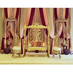Décoration de scène de mariage indien moderne sur le thème de l'or parfait avec une touche dorée élégante en fibre de verre légère - Product Image 1
