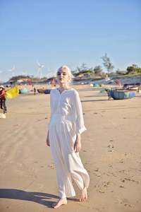 Nouvelle arrivée 2026, robe en lin de couleur blanche, tendance, design tendance, 100% lin, type crêpe, col rond, manches 3/4, longueur au sol - Product Image 3