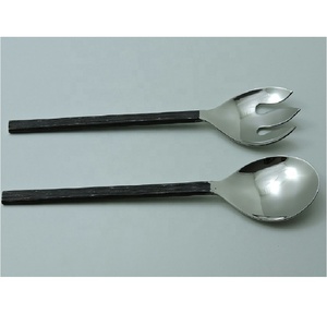 Ensemble de cuillères à salade en acier inoxydable avec manche en laiton – Outils de service à salade en métal très demandés - Product Image 6