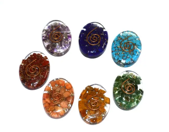 Großhandel natürliche benutzer definierte Edelstein kristalle Heilung 7 Chakra-Steine Mix Orgone Oval Stone für Schmuck herstellung und Dekor