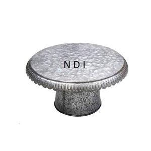 Présentoir à gâteau arrondi pour fêtes événementielles Support à plateau à gâteau en aluminium durable au design martelé - Product Image 1