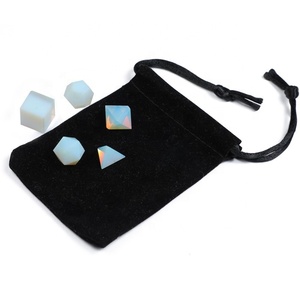 Ensemble de pierres géométriques Opalite avec pochette en velours Articles métaphysiques de guérison acheter - Product Image 1