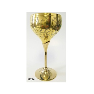 Venta al por mayor caliente de latón puro Kiddush Copa con diseño grabado para beber vino - Product Image 2